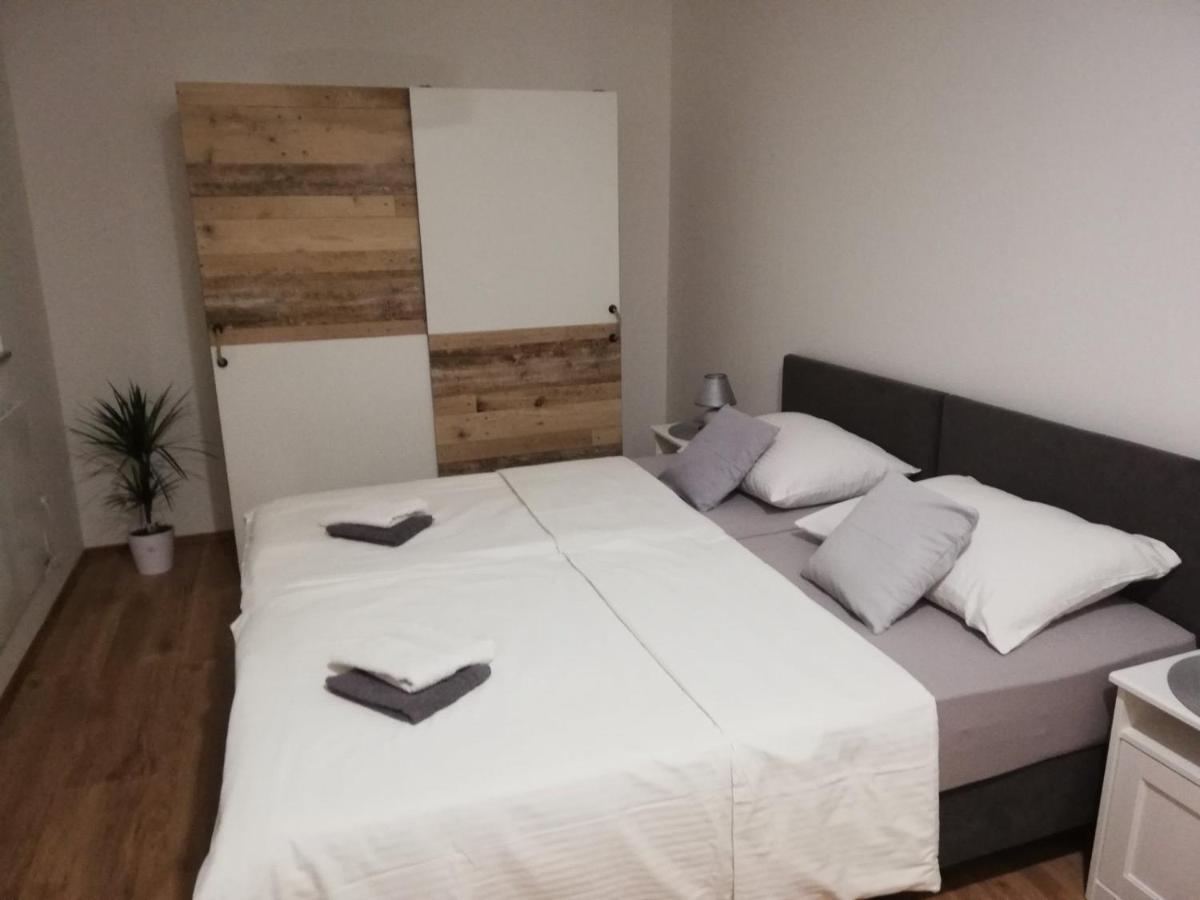Guest House Lucija Buzin Exterior foto